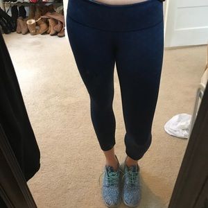 Lululemon wunder under  navy blue print crop 6
